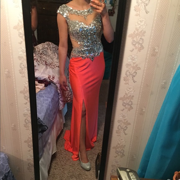 GORGEOUS PROM DRESS - Picture 7 of 8
